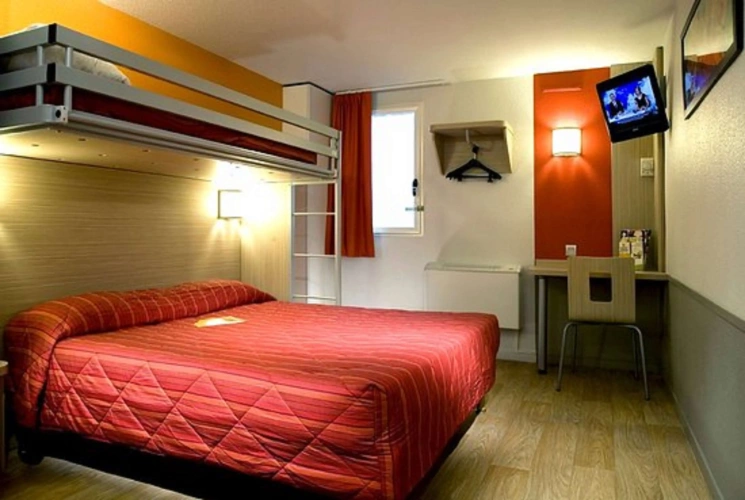 Standard Triple room