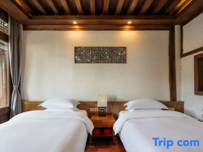 Standard Twin room with garden view