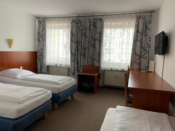 Standard Triple room