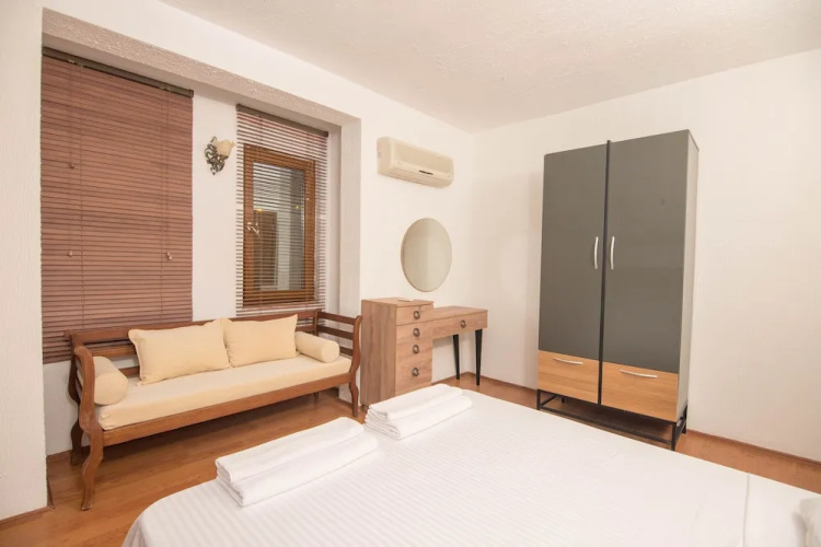 Villa London