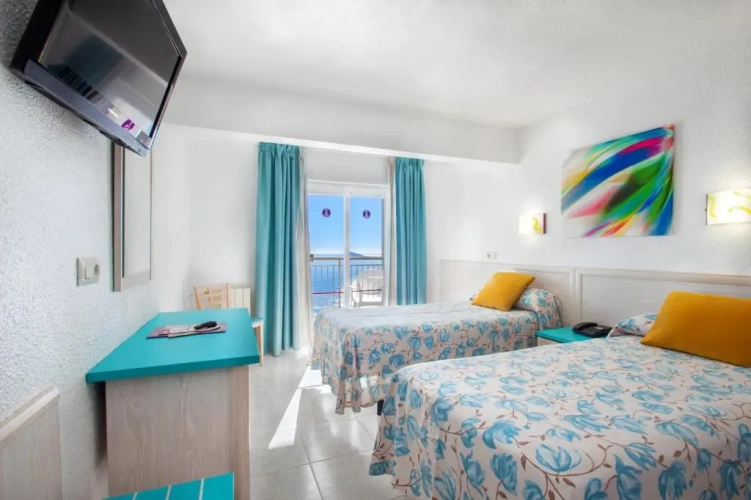 Twin room with sea view