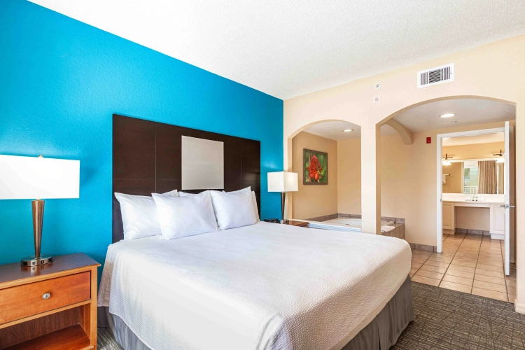 Deluxe Double Suite with pool view