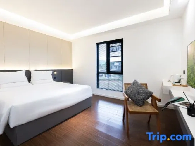 1 Bedroom Business Suite