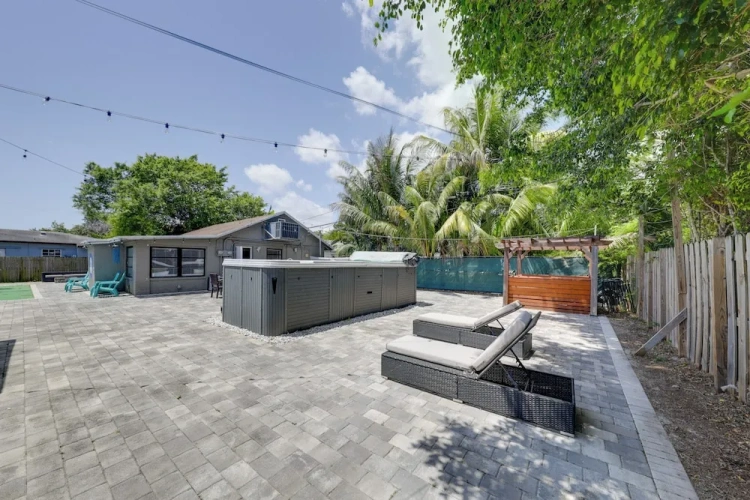 5 Bedrooms Cottage