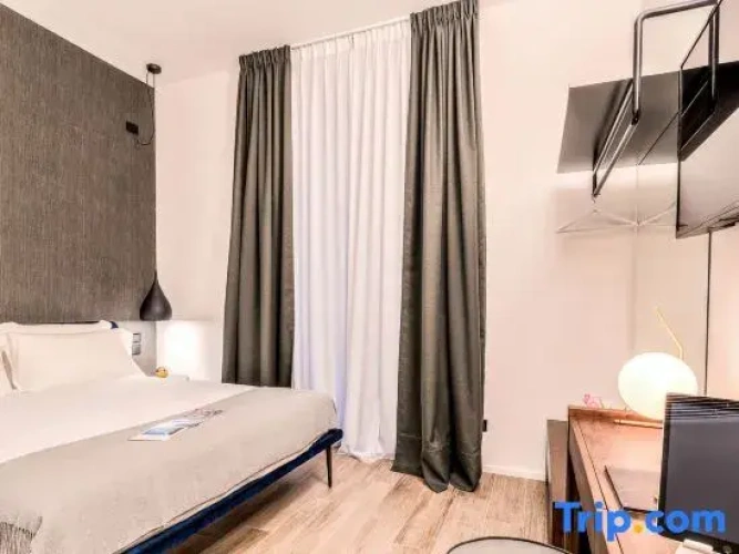Deluxe Double room with courtyard view