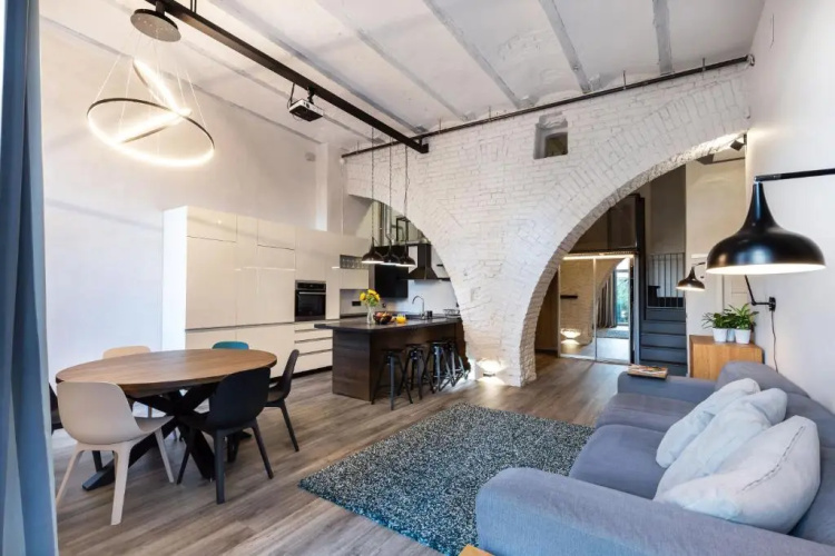 #stayhere - Unique Spacious & Modern 2BDR Upscale Neighbourhood