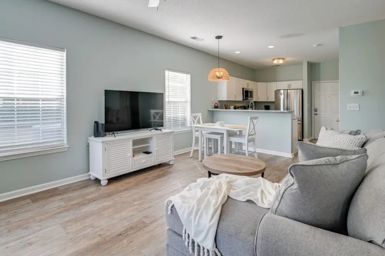 3 Mi to Surfside Beach! 1st-floor End Unit w/ Pool