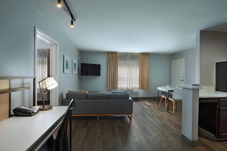 1 Bedroom Suite
