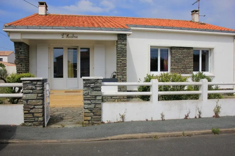 4 Bedrooms Cottage