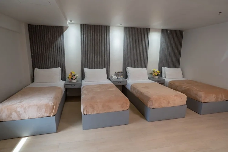 Deluxe Quadruple room