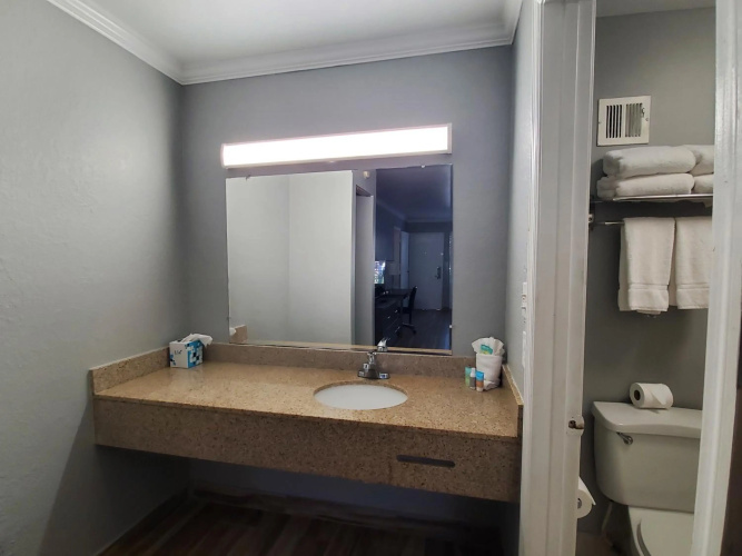 Vero Beach Inn & Suite photo 9