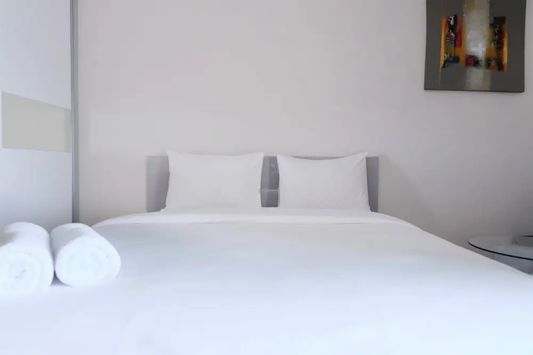 Comfy Studio Room @ Oasis Apartment By Travelio