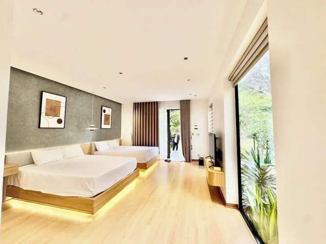 Standard Family room with lake view
