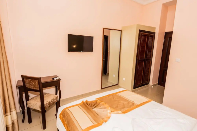 Isis Hotel