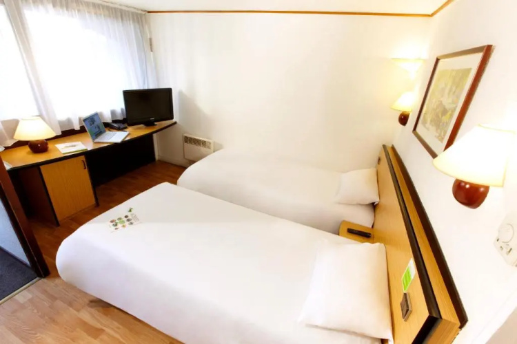 Kyriad Le Blanc Mesnil Hotel