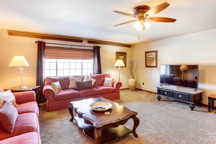 2 Bedrooms Apartment