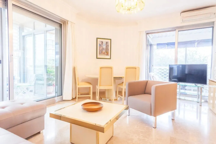 11 Alexandre III Apartment 2