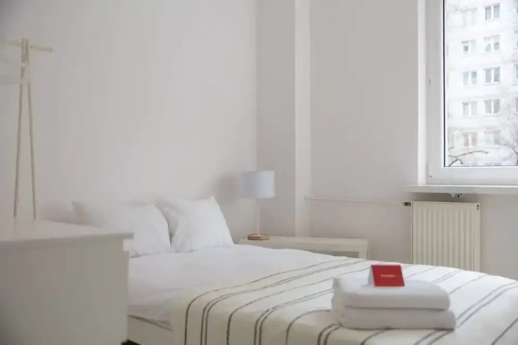 Rondo ONZ Sunny Apartment