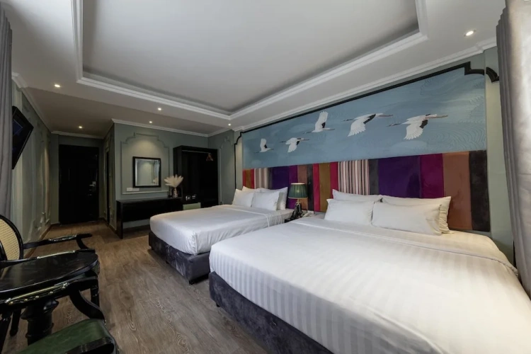 Luxury Triple room with balcony and with city view