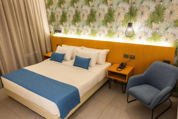 Le Grove Hotel