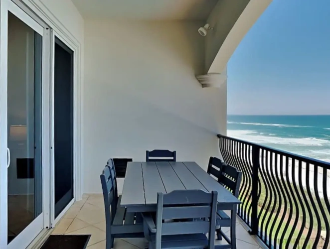 Standard room with balcony and with ocean view