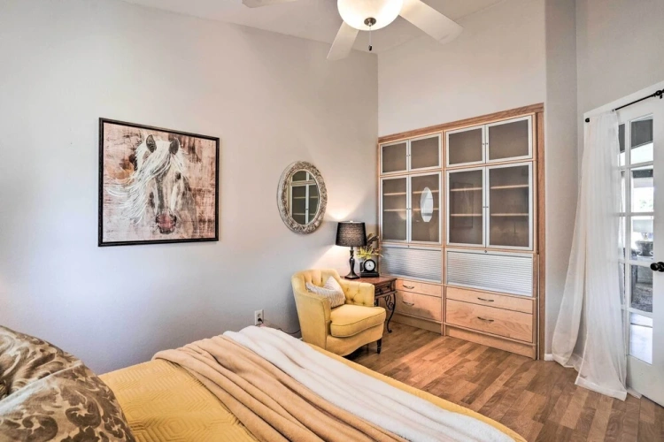 5 Bedrooms Cottage