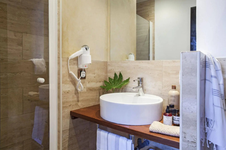 Ainb Born-damas Apartments
