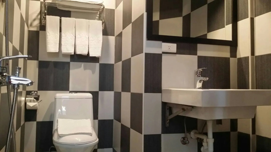 R10 Eco Hotel