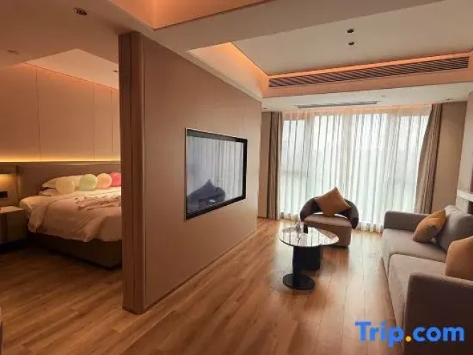 Premier Double Suite with street view