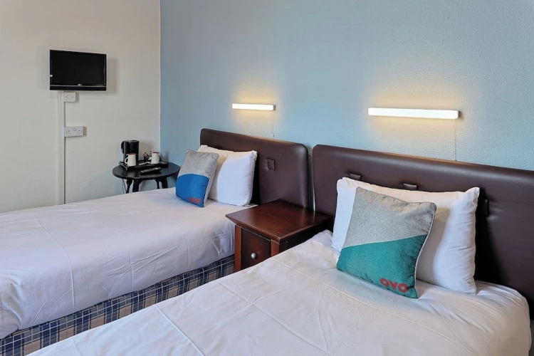 Standard Twin room with city view