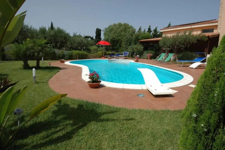 4 Bedrooms Villa