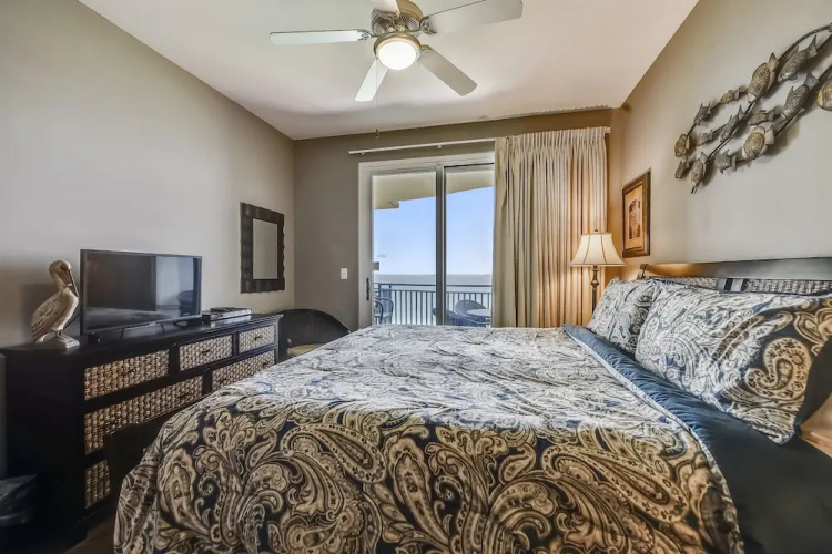 Sterling Breeze by Book That Condo