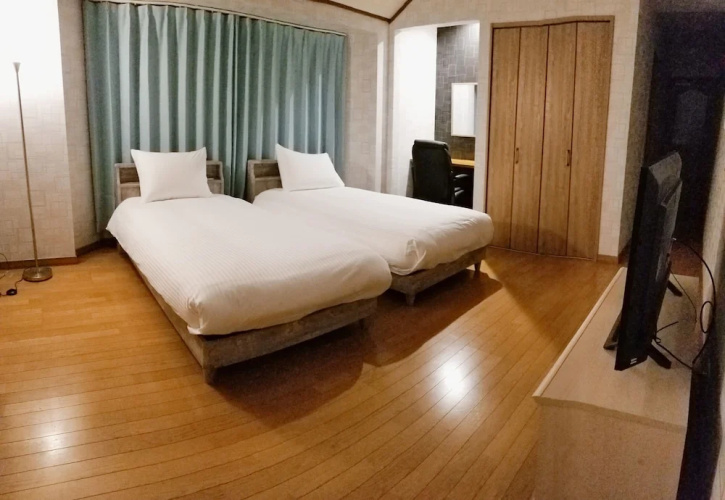 Donguri House