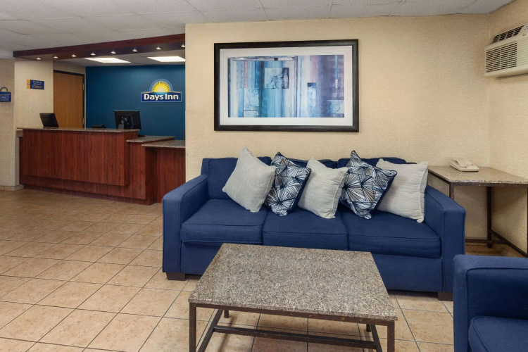 Days Inn by Wyndham Rockford I-90 Casino District