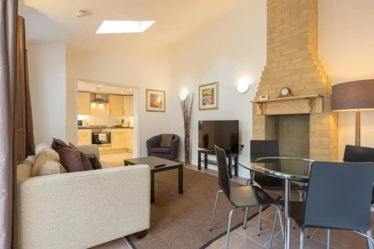 2 Bedrooms Apartment
