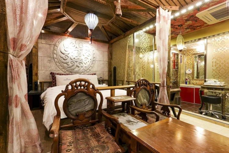 Royal room