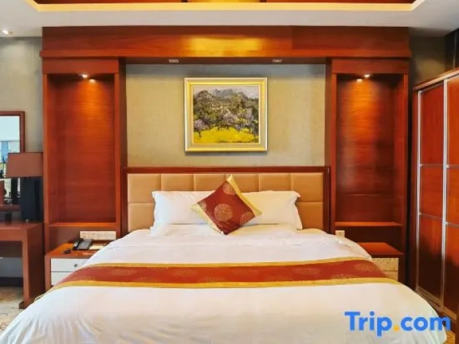 Suite with lake view