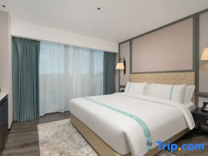 Deluxe Double room with city view