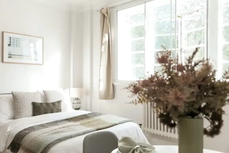 Beautifully Presented Centrally Located Studio apt