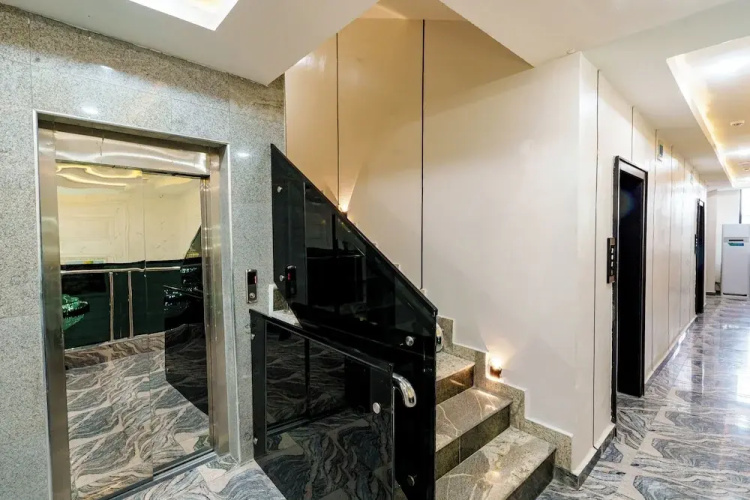 Roston Hotels