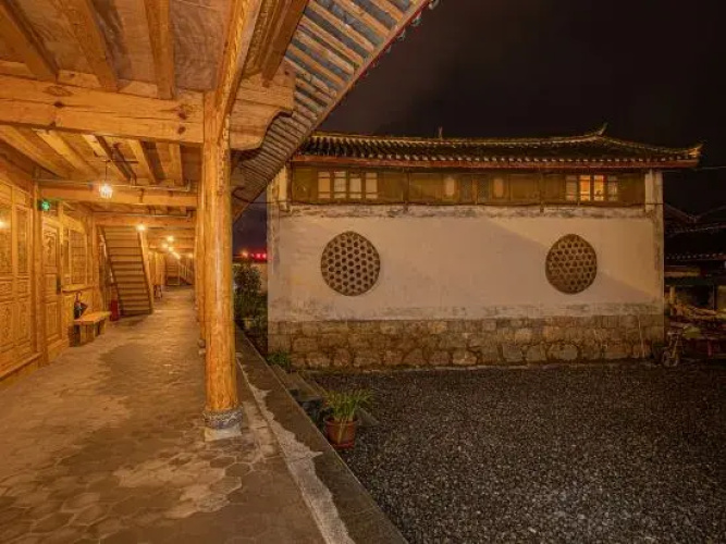 Lijiang Wenfu Courtyard Inn