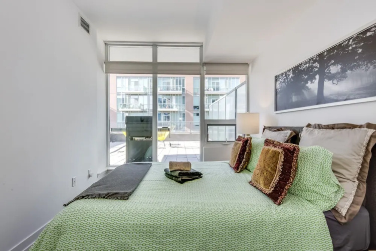 Stylish New 2BR Luxury Condo w Parking