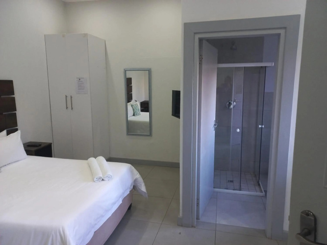 Triple9 Hatfield Guesthouse