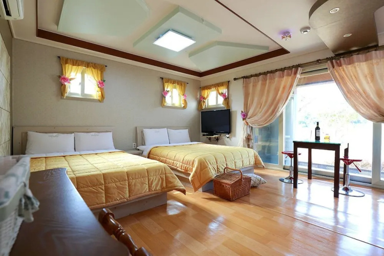 Favian Guest House