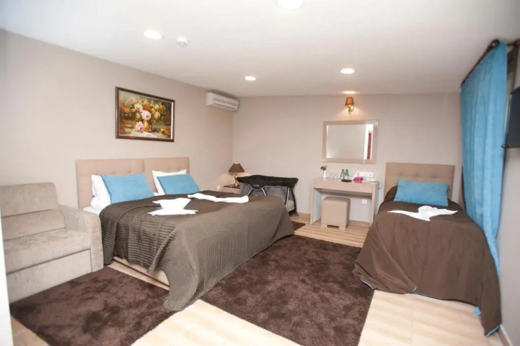 Standard Quadruple room with view