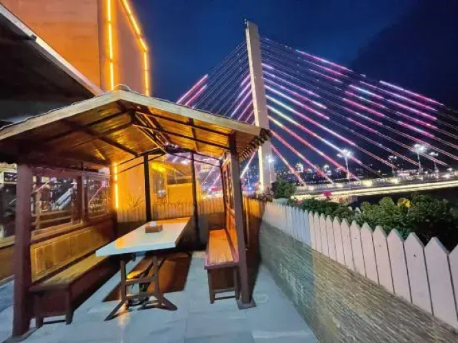 Riverside Select Hotel
