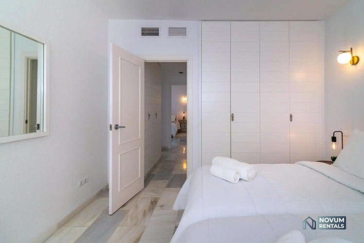 Modern 2 BDRM Apt with Sea Views and Pool