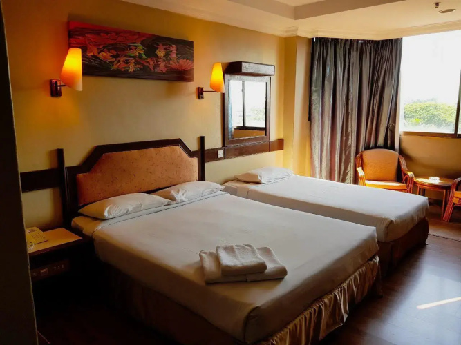 Hotel Grand Crystal