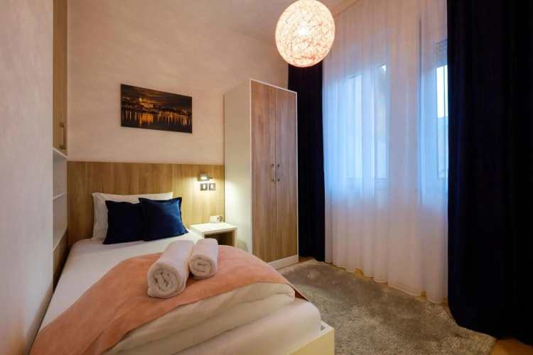Airport Garni Hotel
