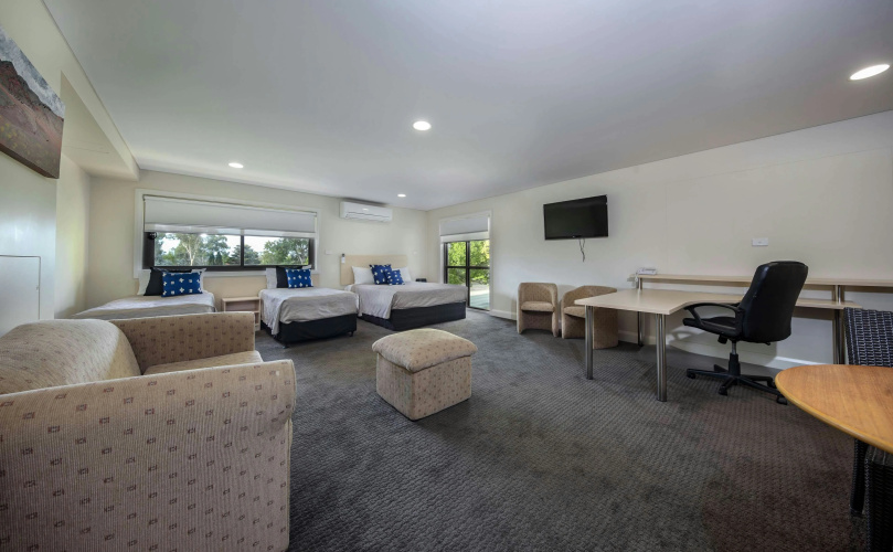 Belconnen Way Hotel Motel And Serviced Apartments - Canberra